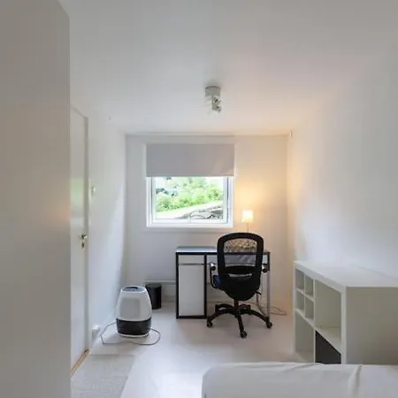Apartament Spacious, Bright With Free Parking Near Centre & *