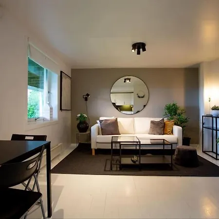 Spacious, Bright With Free Parking Near Centre & Kristiansand
