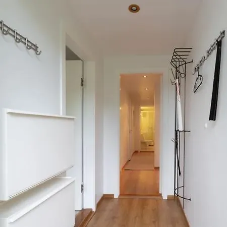 Spacious, Bright With Free Parking Near Centre & Apartament