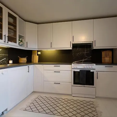 شقة Spacious, Bright Apartment With Free Parking Near City Centre & University *