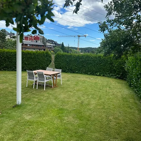 Spacious, Bright With Free Parking Near Centre & Appartement Kristiansand