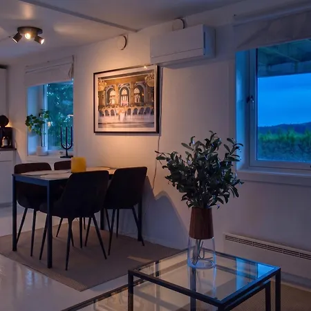 Appartement Spacious, Bright With Free Parking Near Centre & *