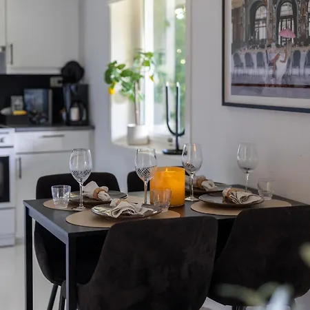 Spacious, Bright With Free Parking Near Centre & Appartement Kristiansand