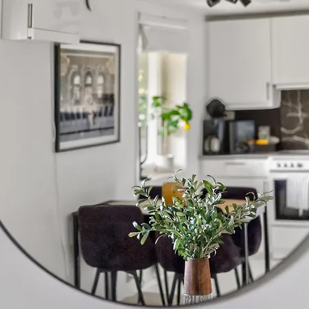 Appartement Spacious, Bright With Free Parking Near Centre & *