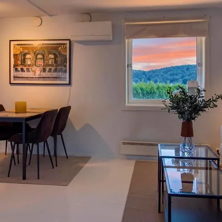 Spacious, Bright With Free Parking Near Centre & Appartement