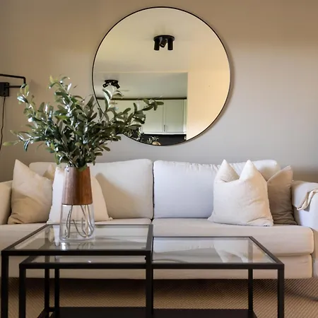 Spacious, Bright With Free Parking Near Centre & * Kristiansand