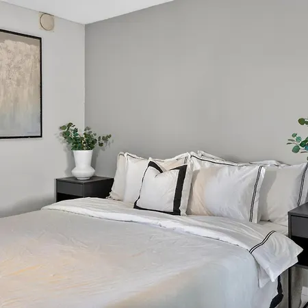 Spacious, Bright With Free Parking Near Centre &
