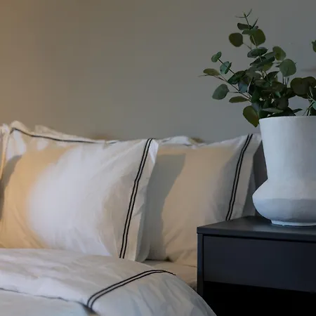Spacious, Bright With Free Parking Near Centre & Appartement Kristiansand