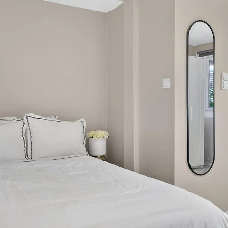 Spacious, Bright With Free Parking Near Centre &