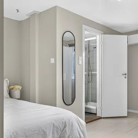 Spacious, Bright With Free Parking Near Centre & Appartement
