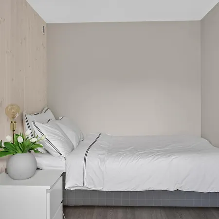 Spacious, Bright With Free Parking Near Centre & Kristiansand