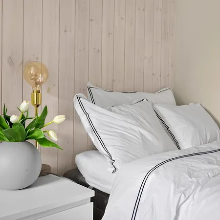 Spacious, Bright With Free Parking Near Centre & Appartement *