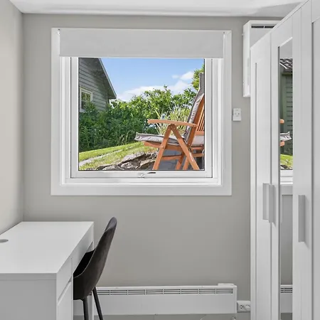 Spacious, Bright With Free Parking Near Centre & Appartement Kristiansand