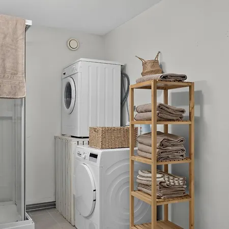 Spacious, Bright With Free Parking Near Centre & Appartement Kristiansand